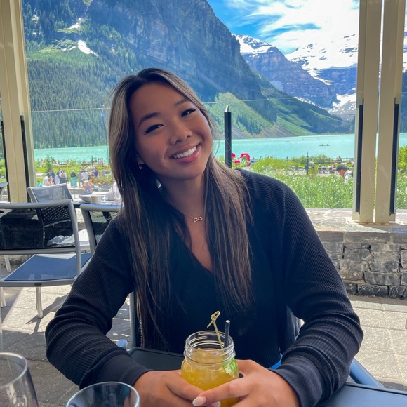 Meet your Posher, Janet - Picture 2 of 2